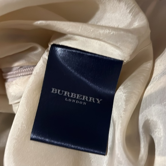 Ladies Excellent Condition Burberry skirt - Picture 4 of 5